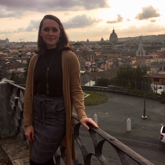 Meet your Posher, Carrie - Picture 3 of 3